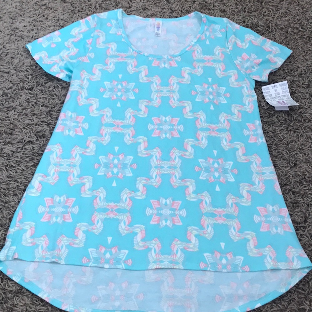 NWT LuLaRoe Medium Classic T